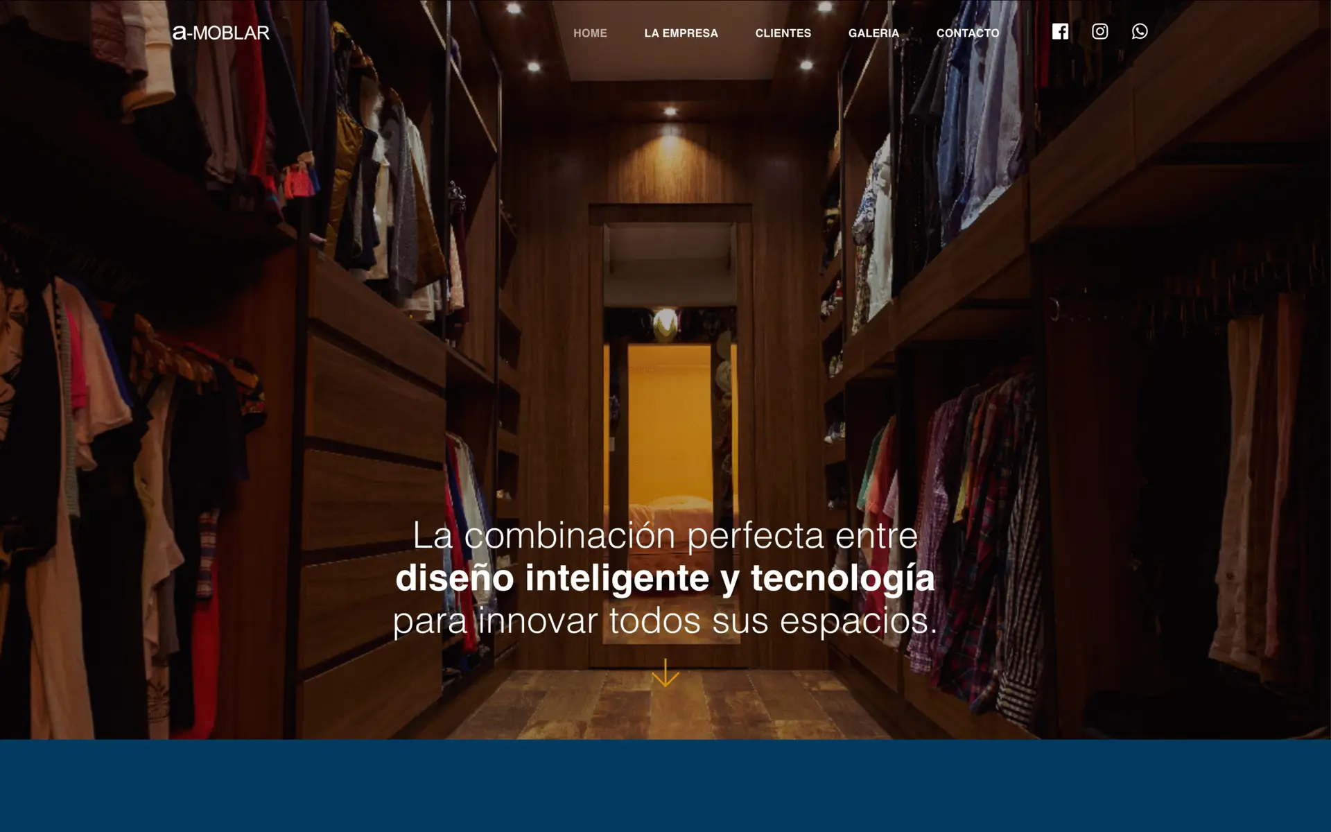 Vista del sitio web de A-Moblar, especializado en muebles personalizados, diseñado como one page moderno y funcional.